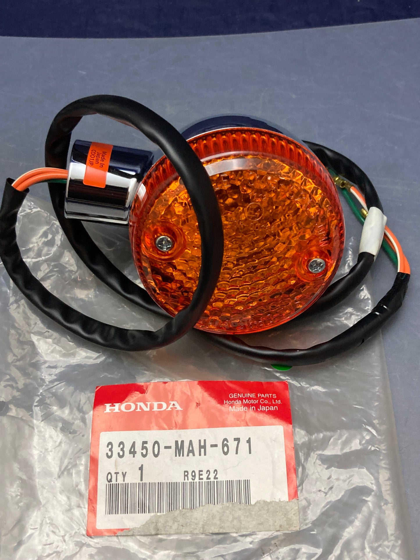 New Genuine Honda 33450-MAH-671 Front Turn Signal