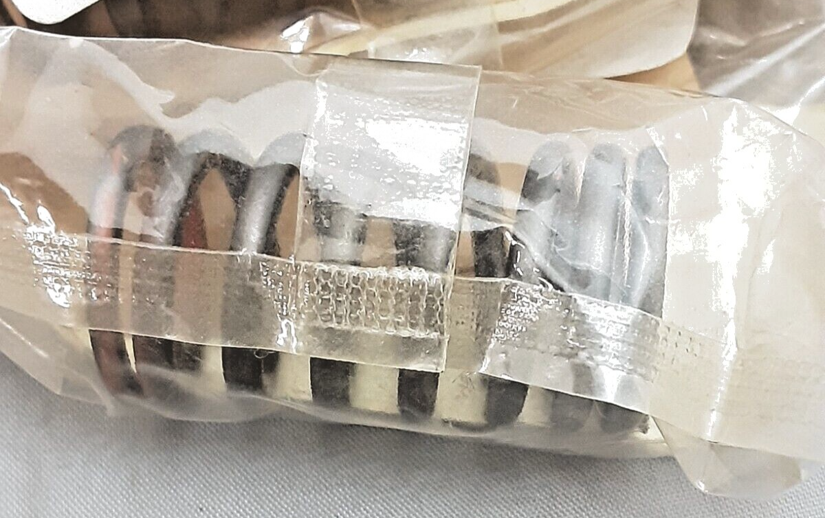 NEW GENUINE YAMAHA 1UY-12113-01 SPRING,VALVE INNER Big Bear Moto-4 YFM350