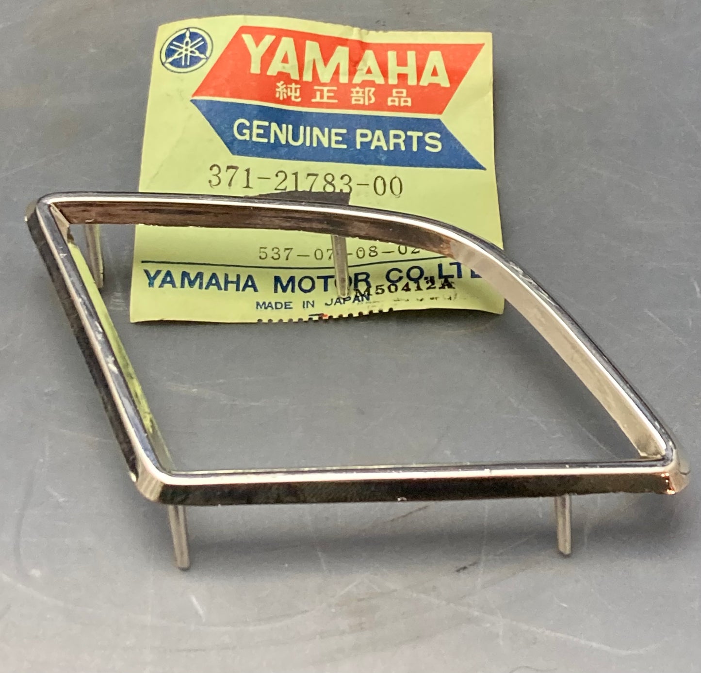 New Genuine Yamaha 371-21783-00 Upper Right Side Cover Plastic Mold Trim