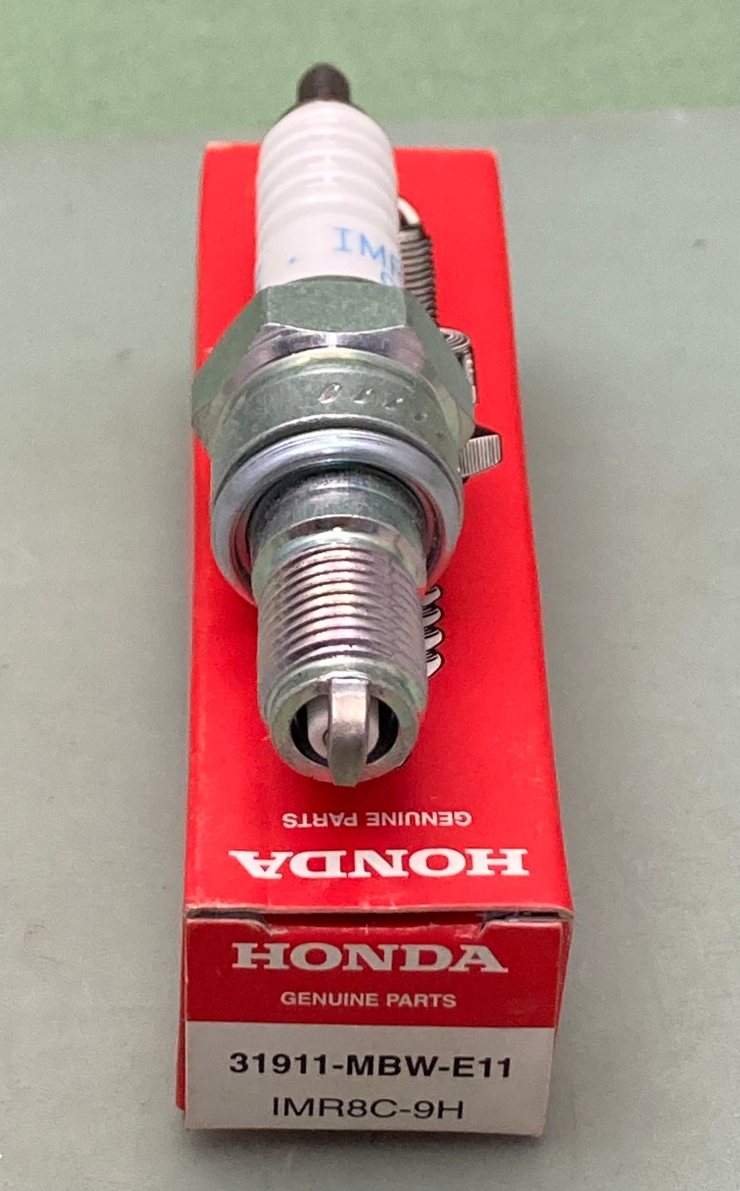 New Genuine Honda 31911-MBW-E11 Spark Plug IMR8C-9H