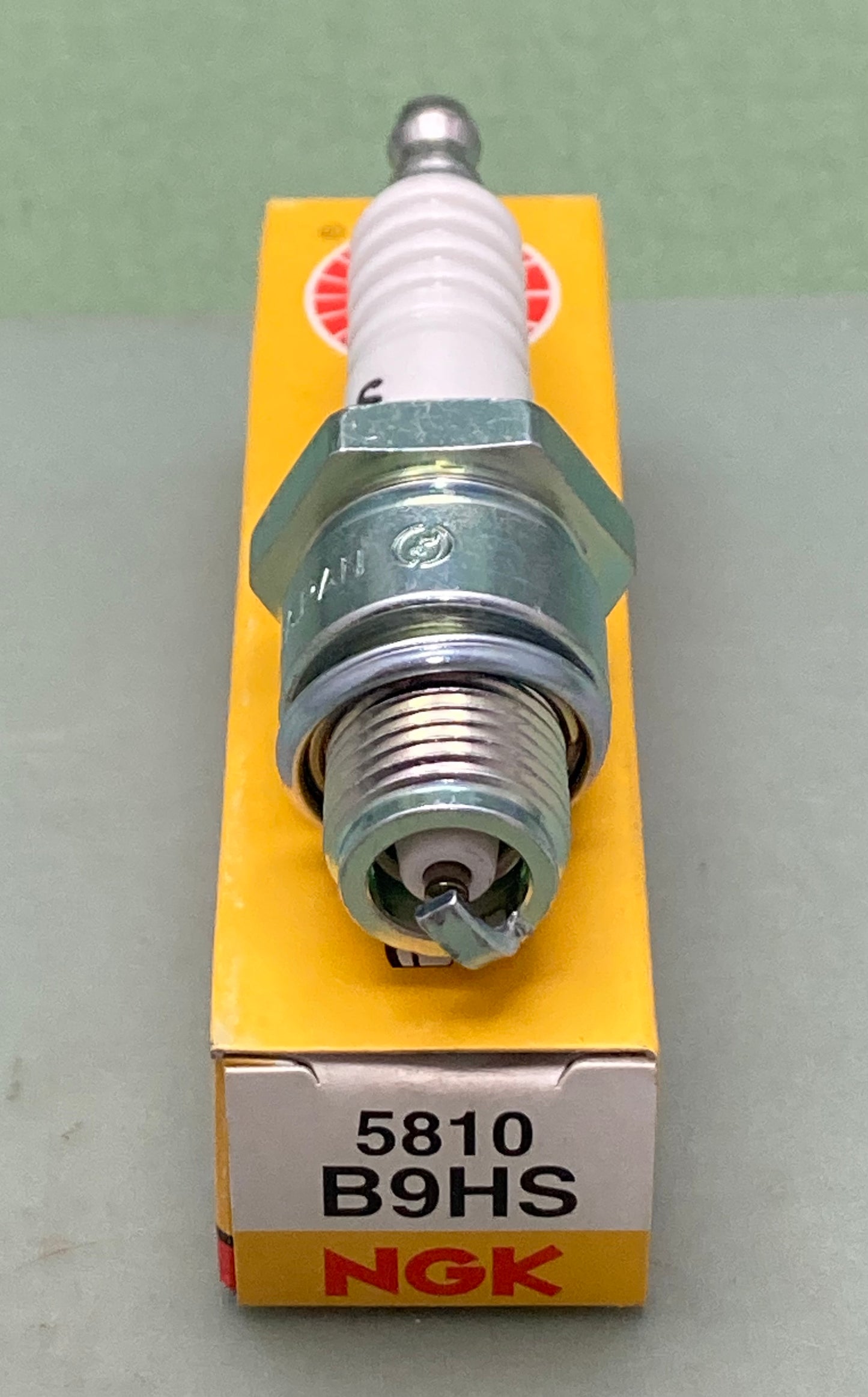 Qty 2 New Genuine NGK 5810 Spark Plug B9HS