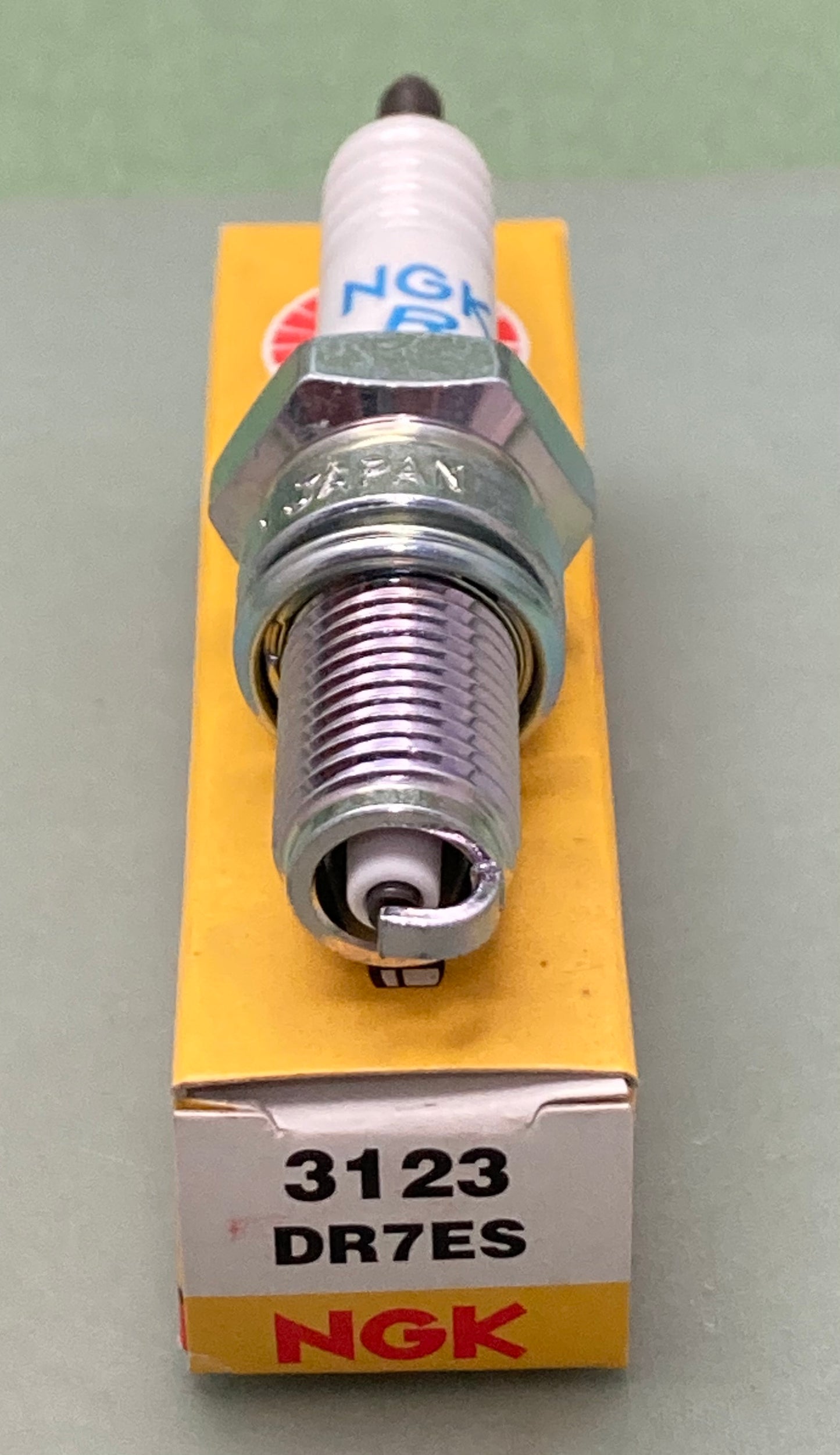 Qty 2 New Genuine NGK 3123 Spark Plug DR7ES