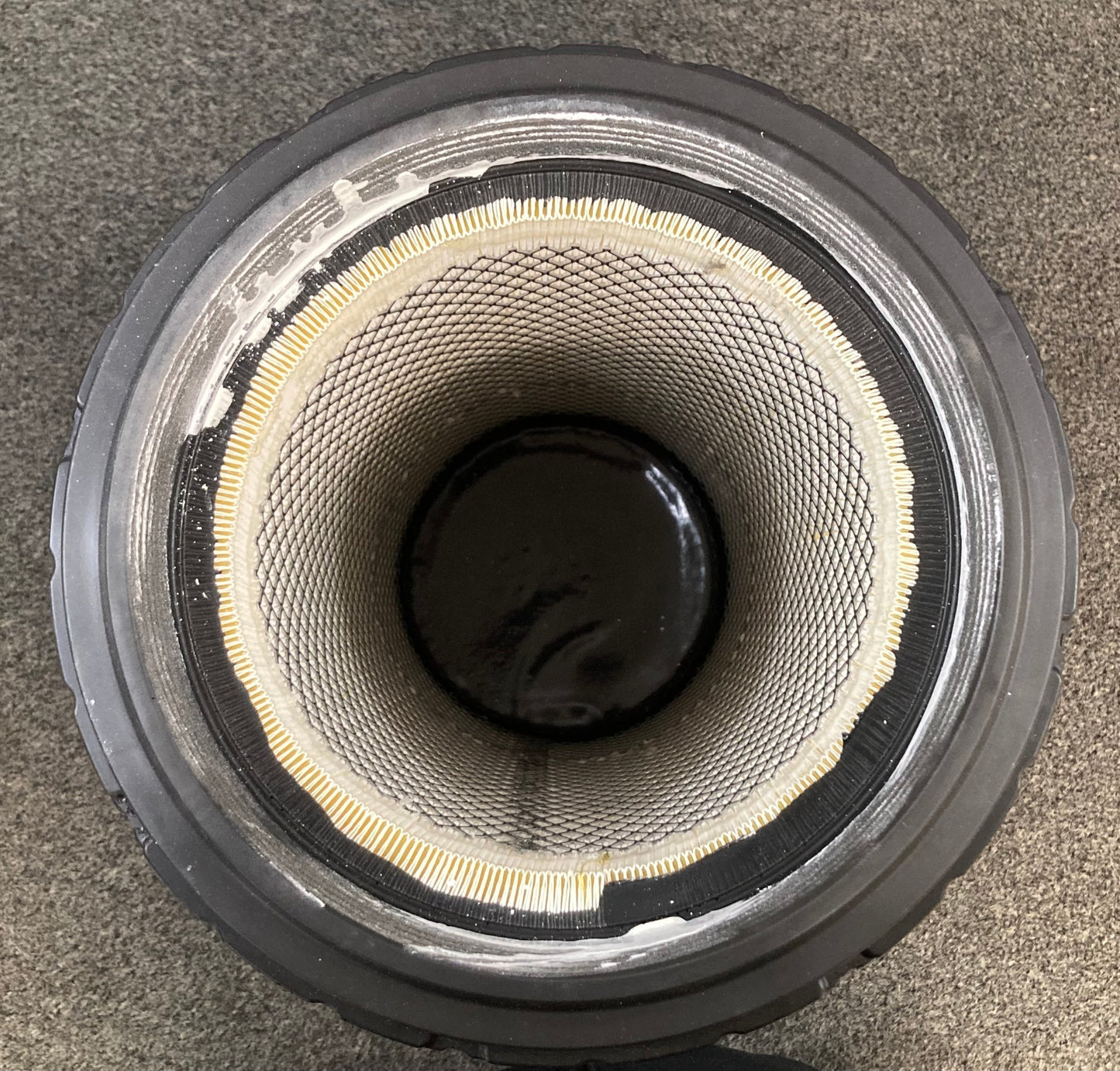 New Genuine Fleetguard AF25707 Air Filter