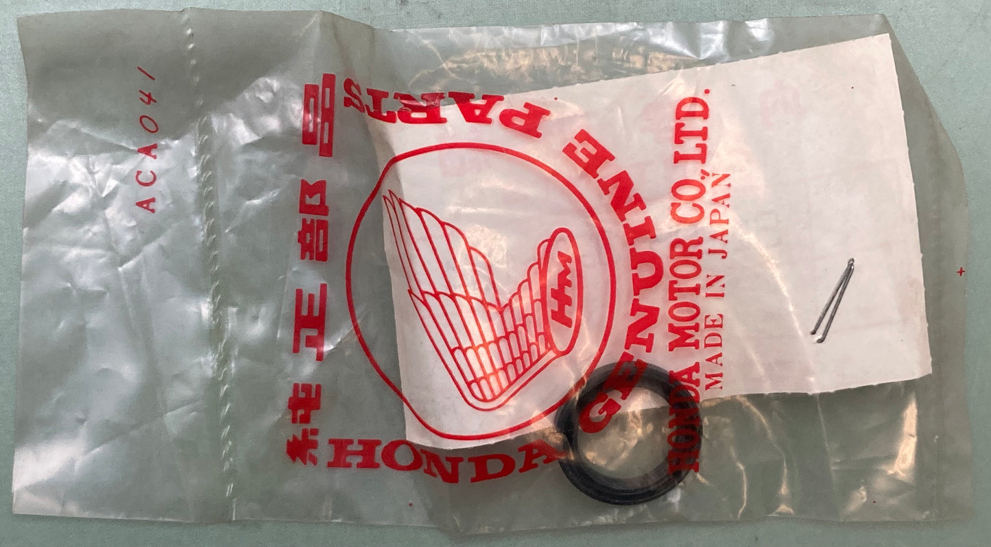 New Genuine Honda 91206-329-154 Oil Seal