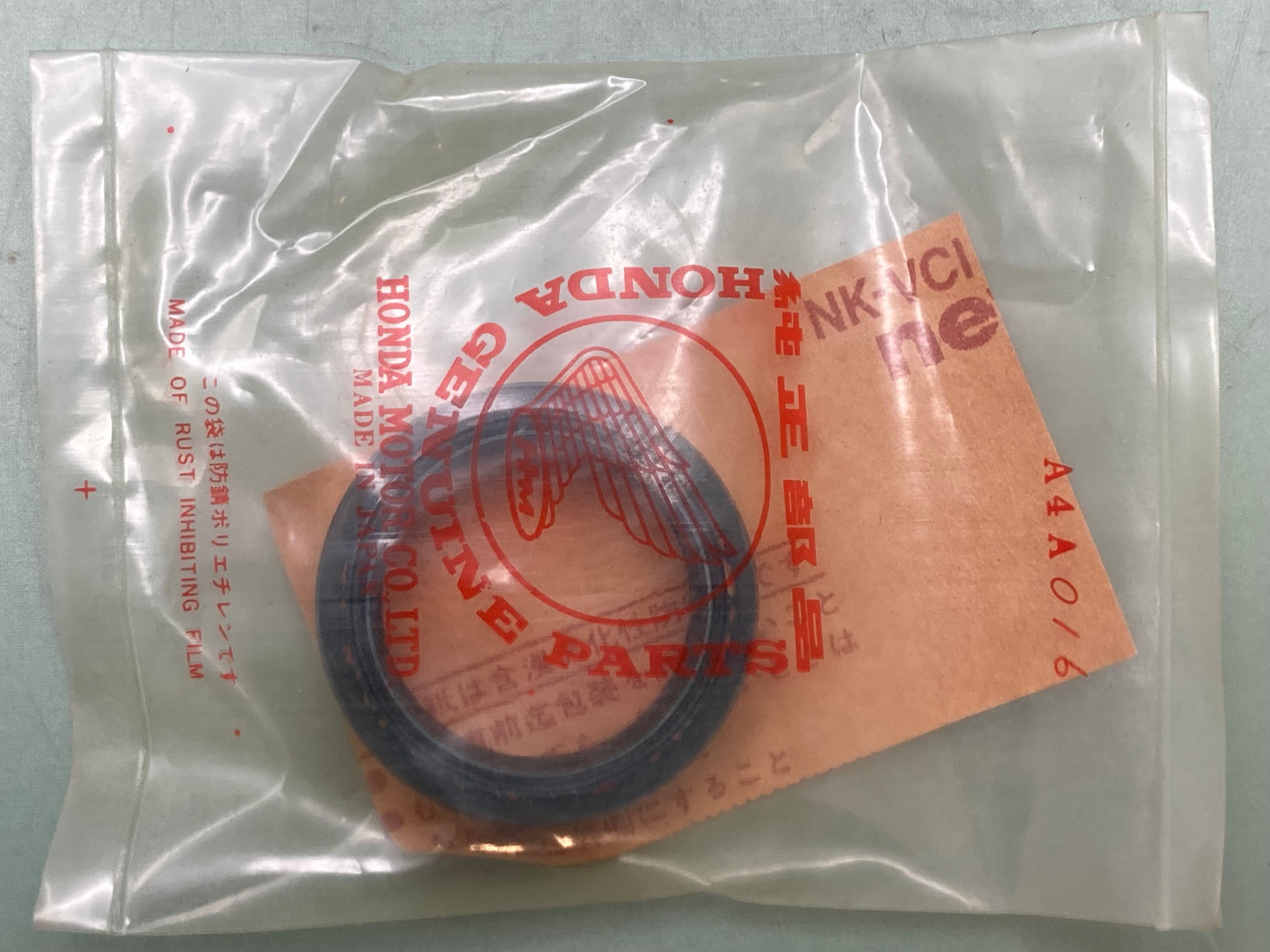 New Genuine Honda 91255-300-013 Oil Seal