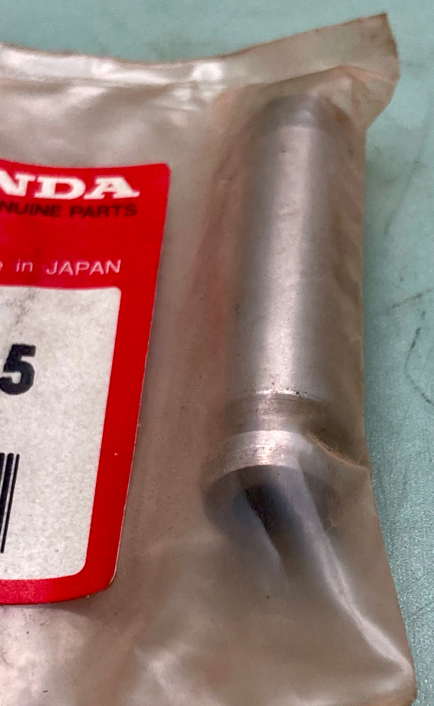 New Genuine Honda 12233-MG8-405 Guide In Valve