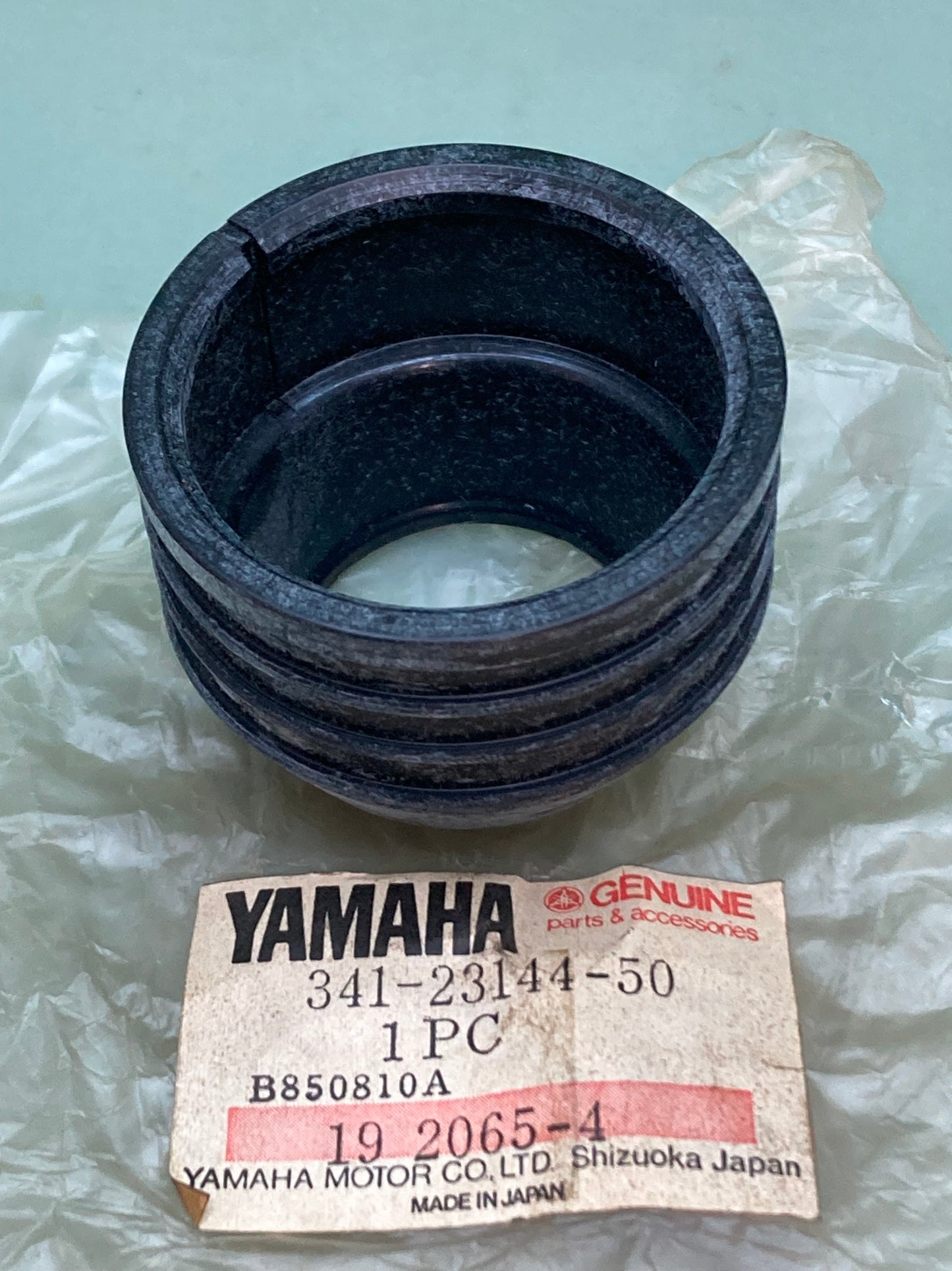 New Genuine Yamaha 341-23144-50 Seal, Dust
