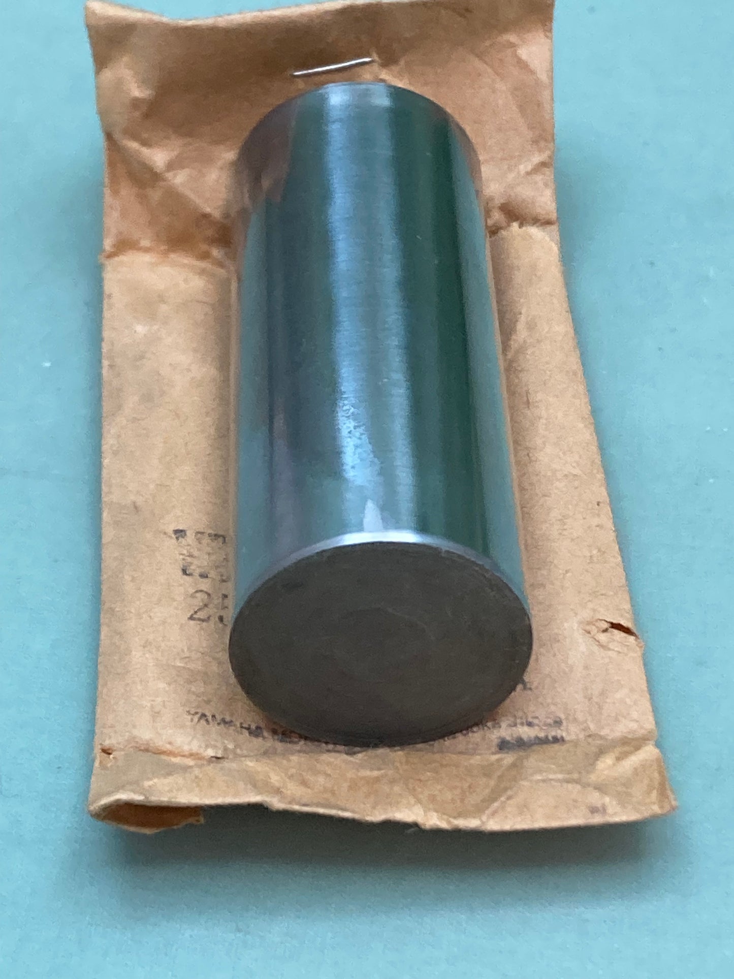New Genuine Yamaha 256-11681-00 Pin, Crank, 1