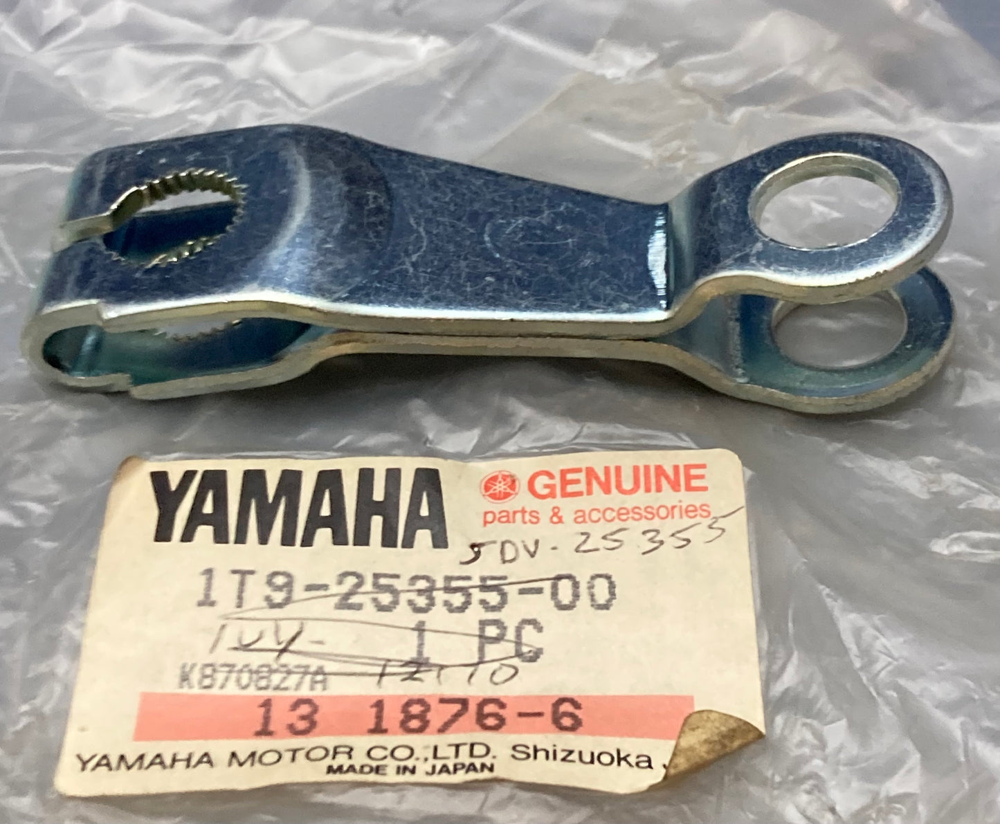 New Genuine Yamaha 1T9-25355-00 Lever, Camshaft