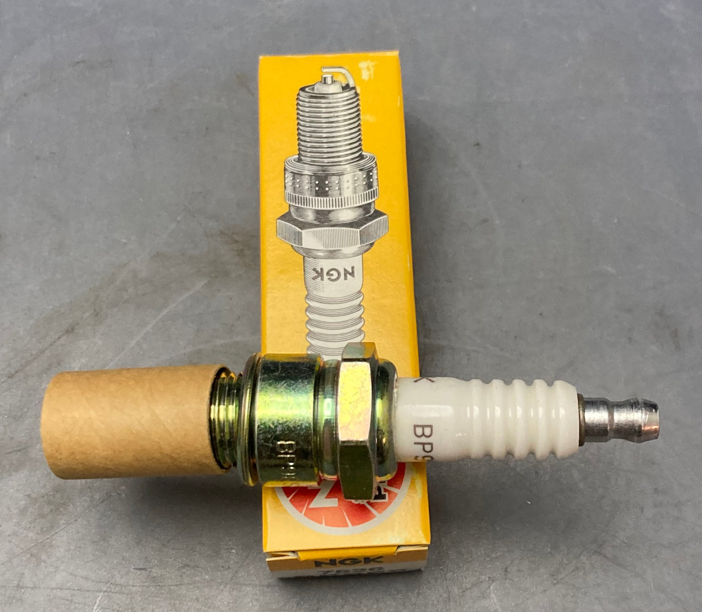 Qty 2 New Genuine NGK BP9ES 7526 Spark Plug