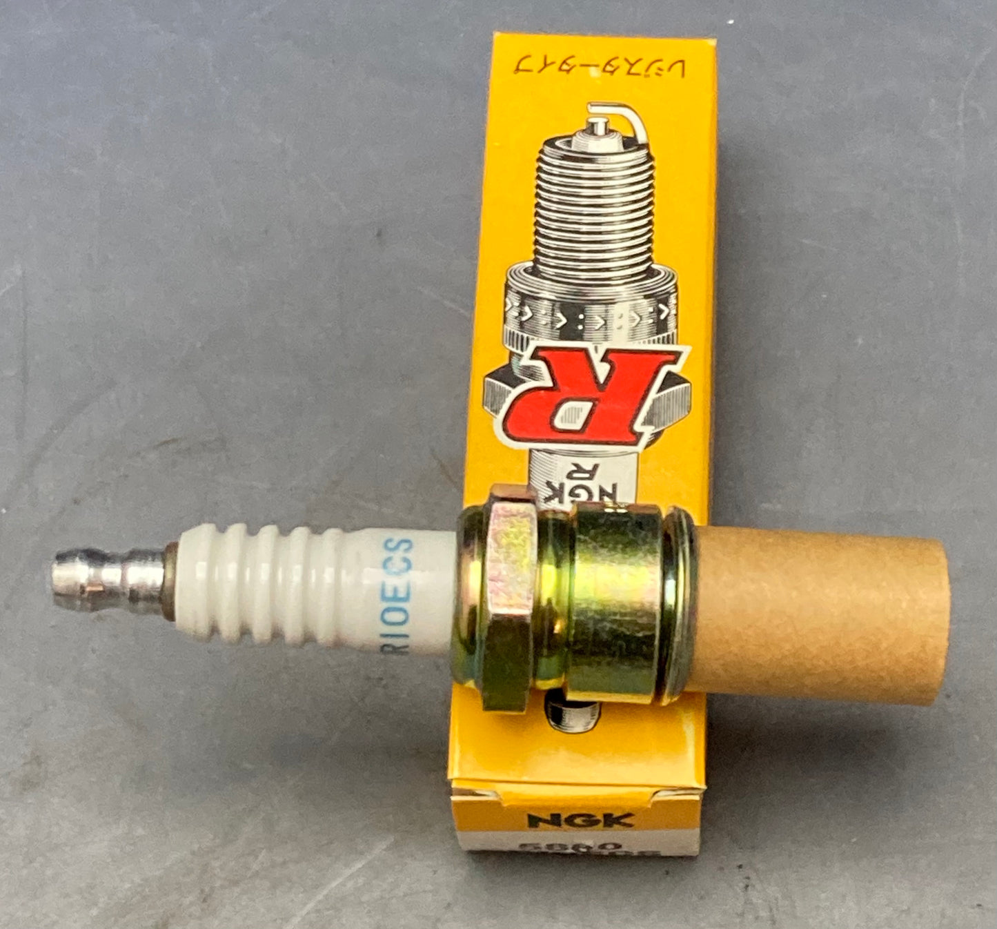 New Genuine NGK 5880 Spark Plug BR10ECS