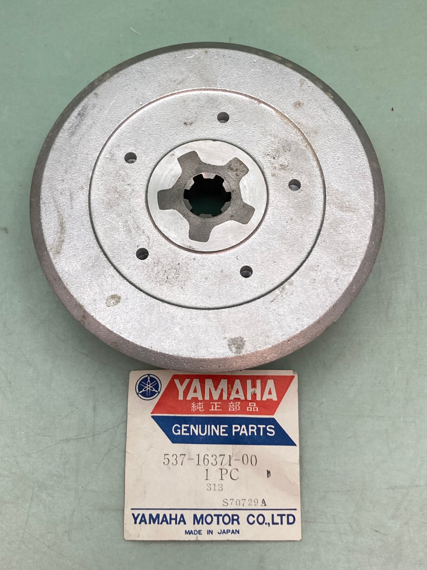 New Genuine Yamaha 537-16371-00 BOSS, CLUTCH