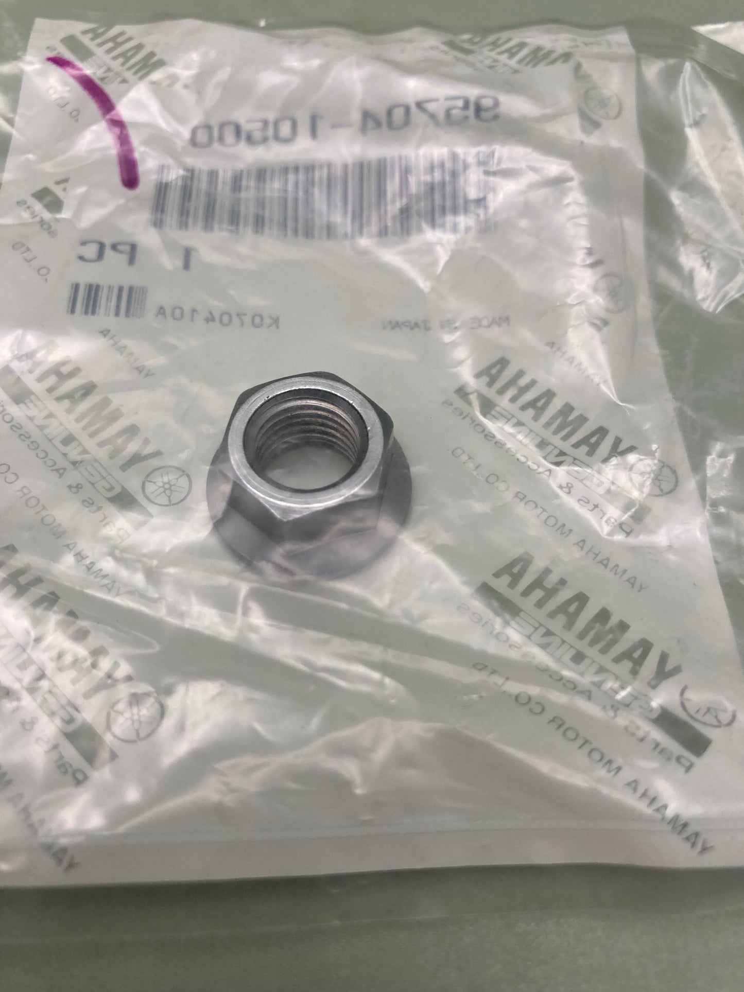 New Genuine Yamaha 95704-10500 Nut, Flange