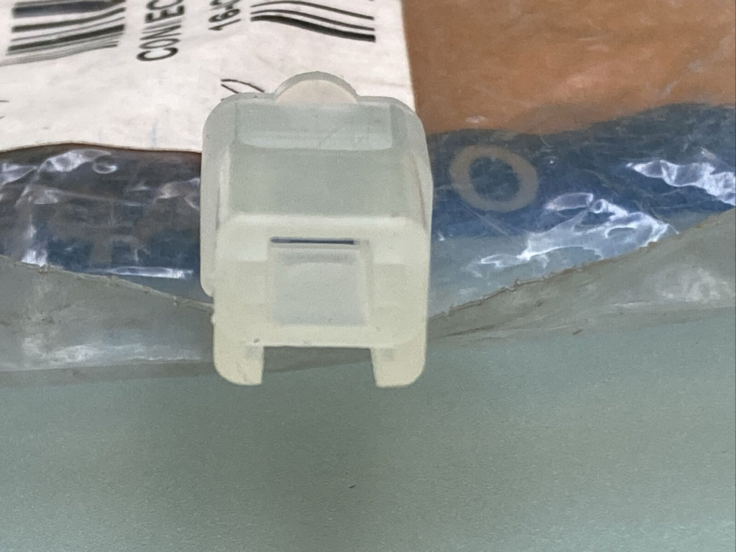 NEW IN LINE CN1355 CONNECTOR SHELL 1 CAV