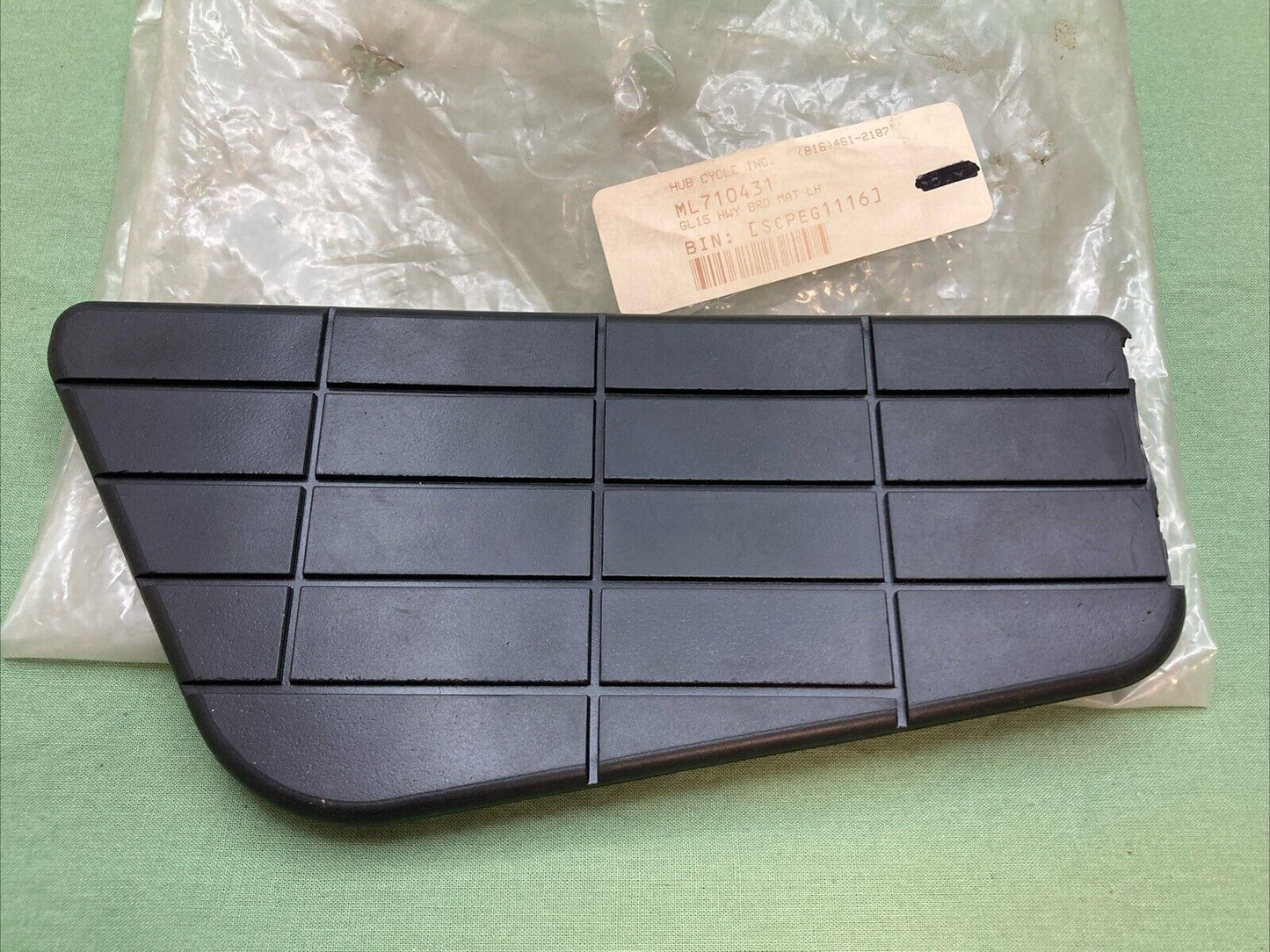 NEW HONDA 710431 FLOOR BOARD RUBBER LH GOLDWING