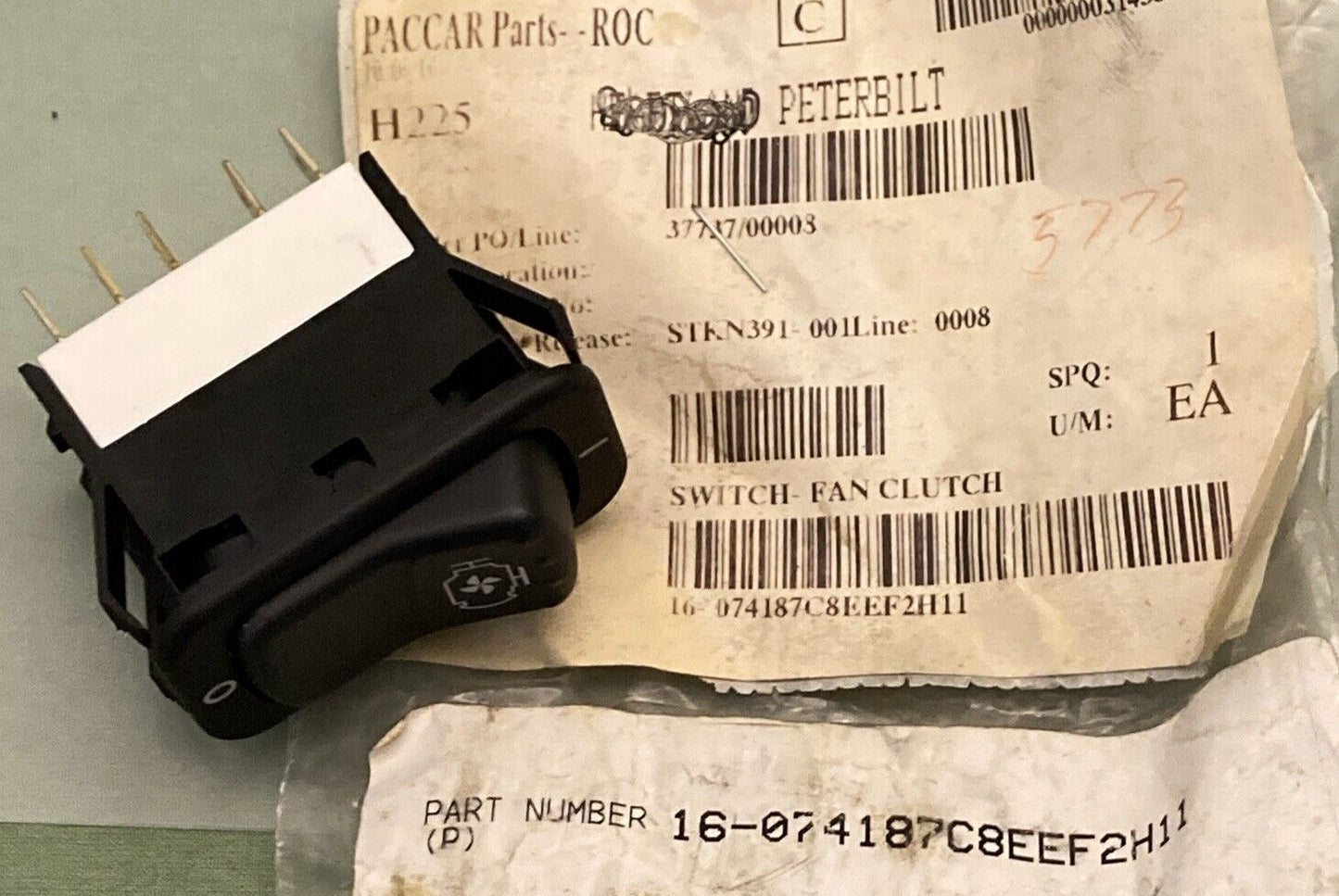 NEW GENUINE PACCAR 16-074187C8EEF2H11 ENGINE FAN SWITCH