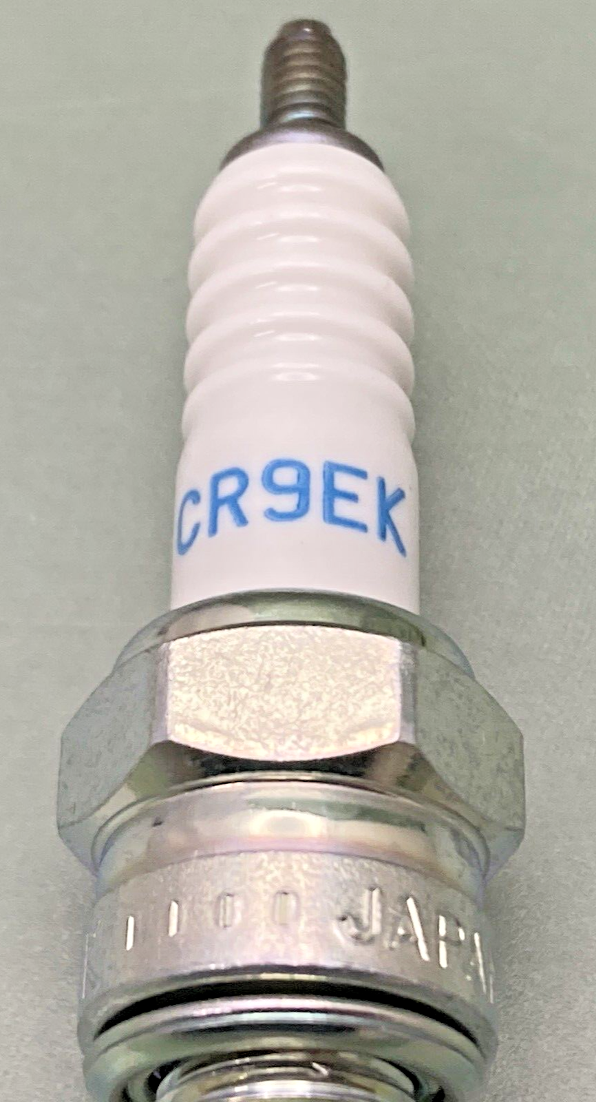 NEW GENUINE TRIUMPH T1290023 Spark Plug, CR9EK
