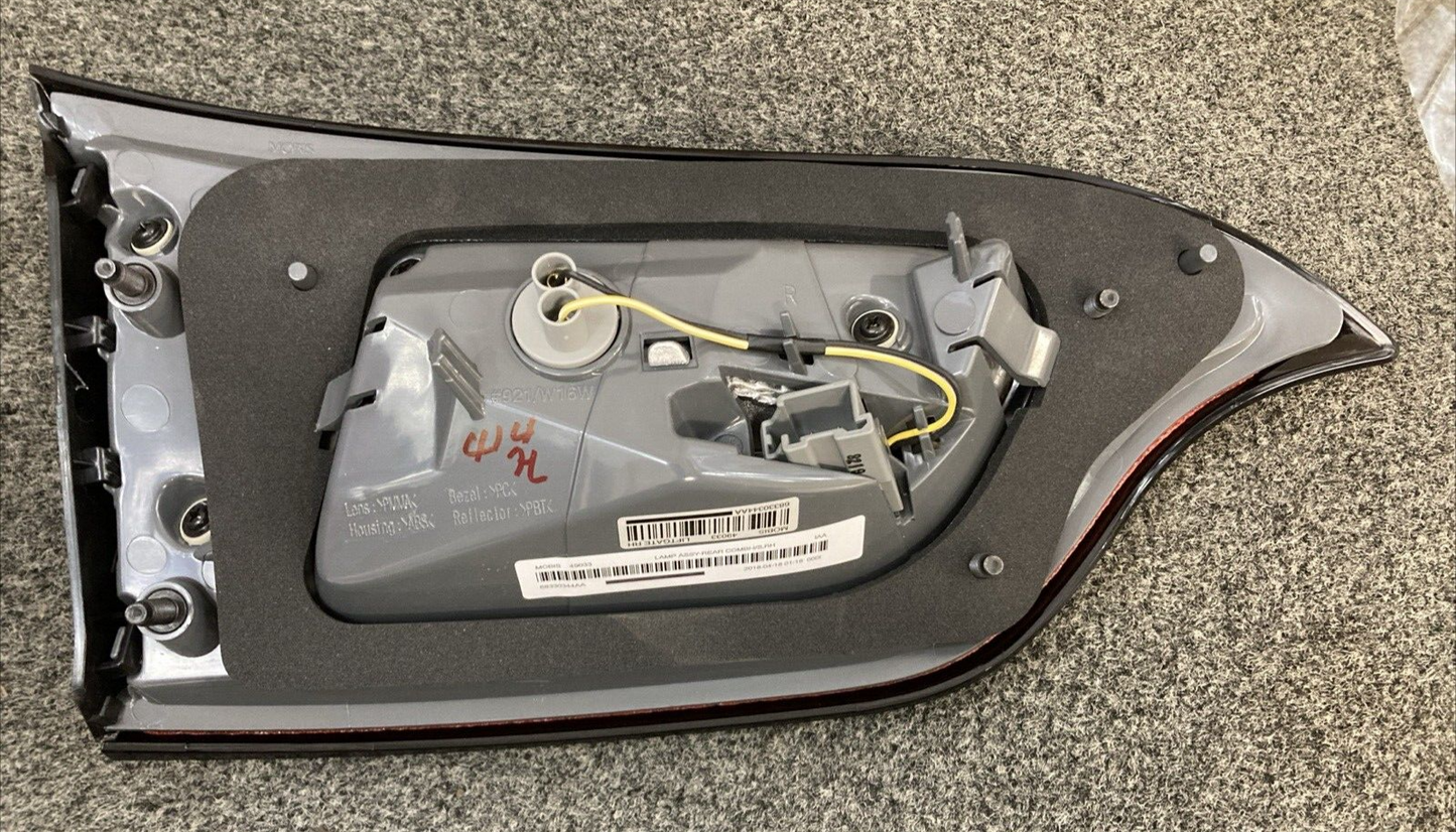 NEW GENUINE MOPAR 68330344AA Lamp-Tail 2014-2018 Jeep Cherokee