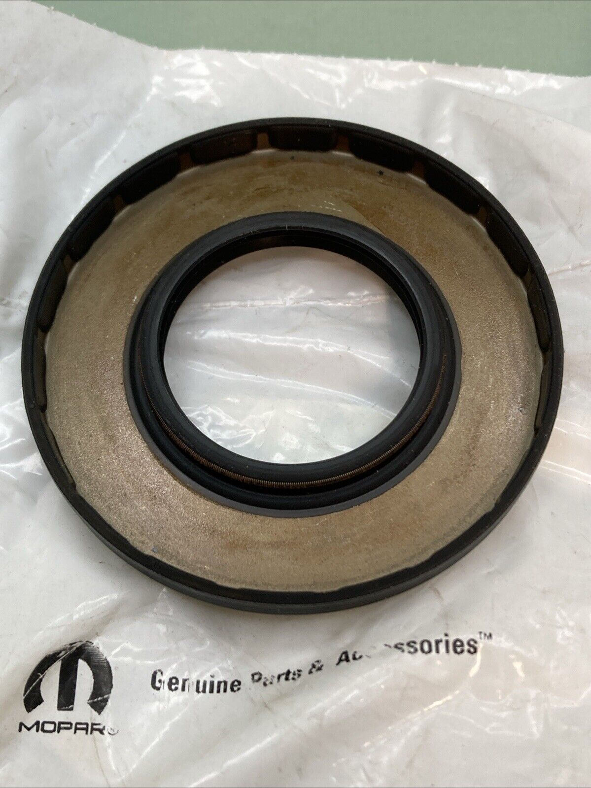 NEW GENUINE MOPAR 68146583AA Seal-Output