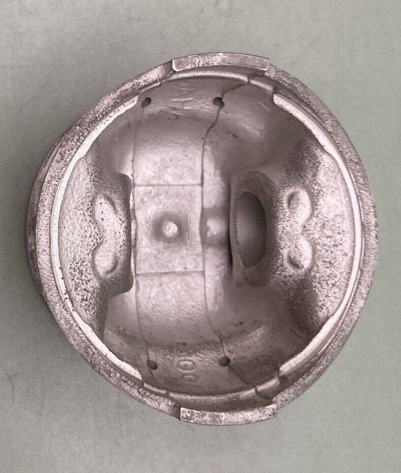 NEW GENUINE YAMAHA 21V-11636-00 PISTON 2 O/S 050
