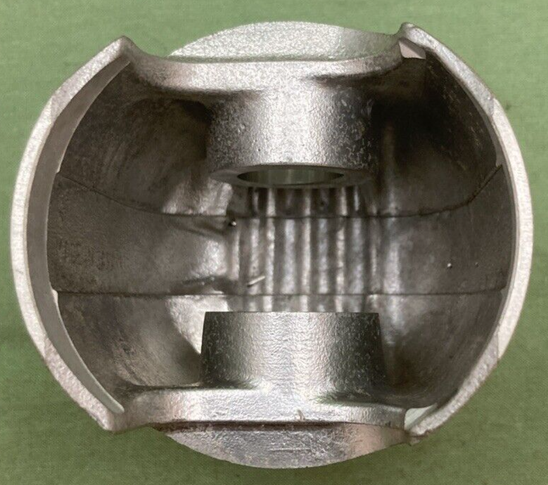 NEW GENUINE SUZUKI 12110-41603-050 PISTON