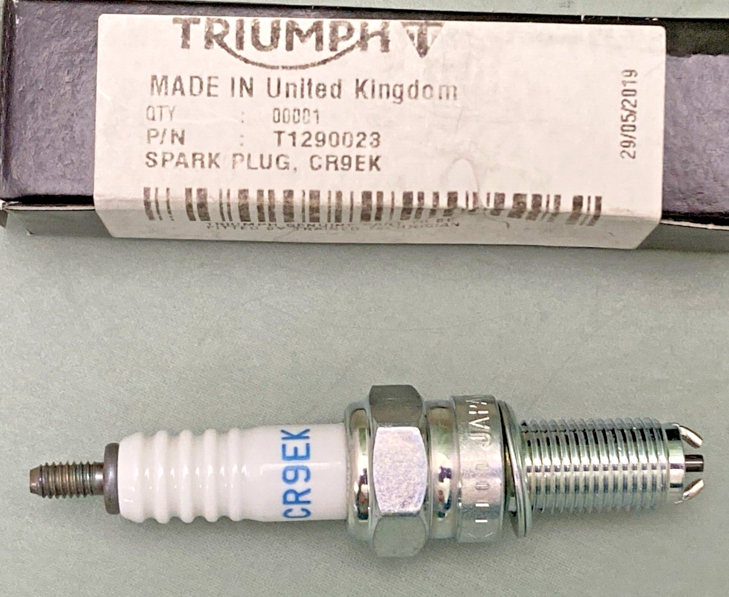 NEW GENUINE TRIUMPH T1290023 Spark Plug, CR9EK