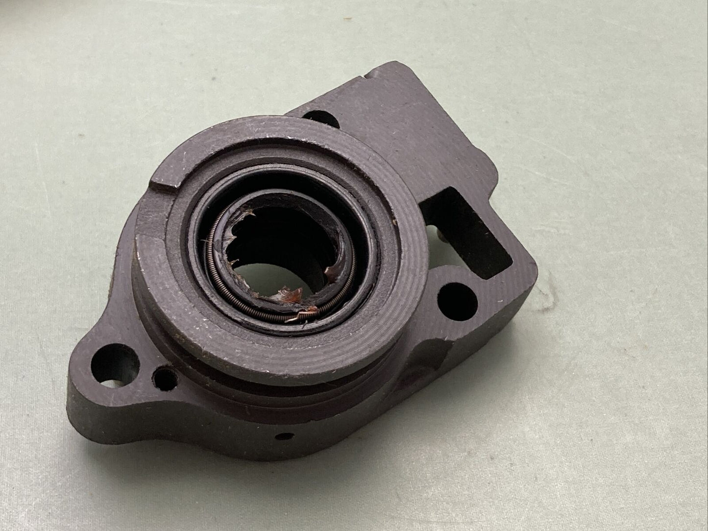 NEW GENUINE MERCURY QUICKSILVER 46-39531A1 BASE ASSEMBLY