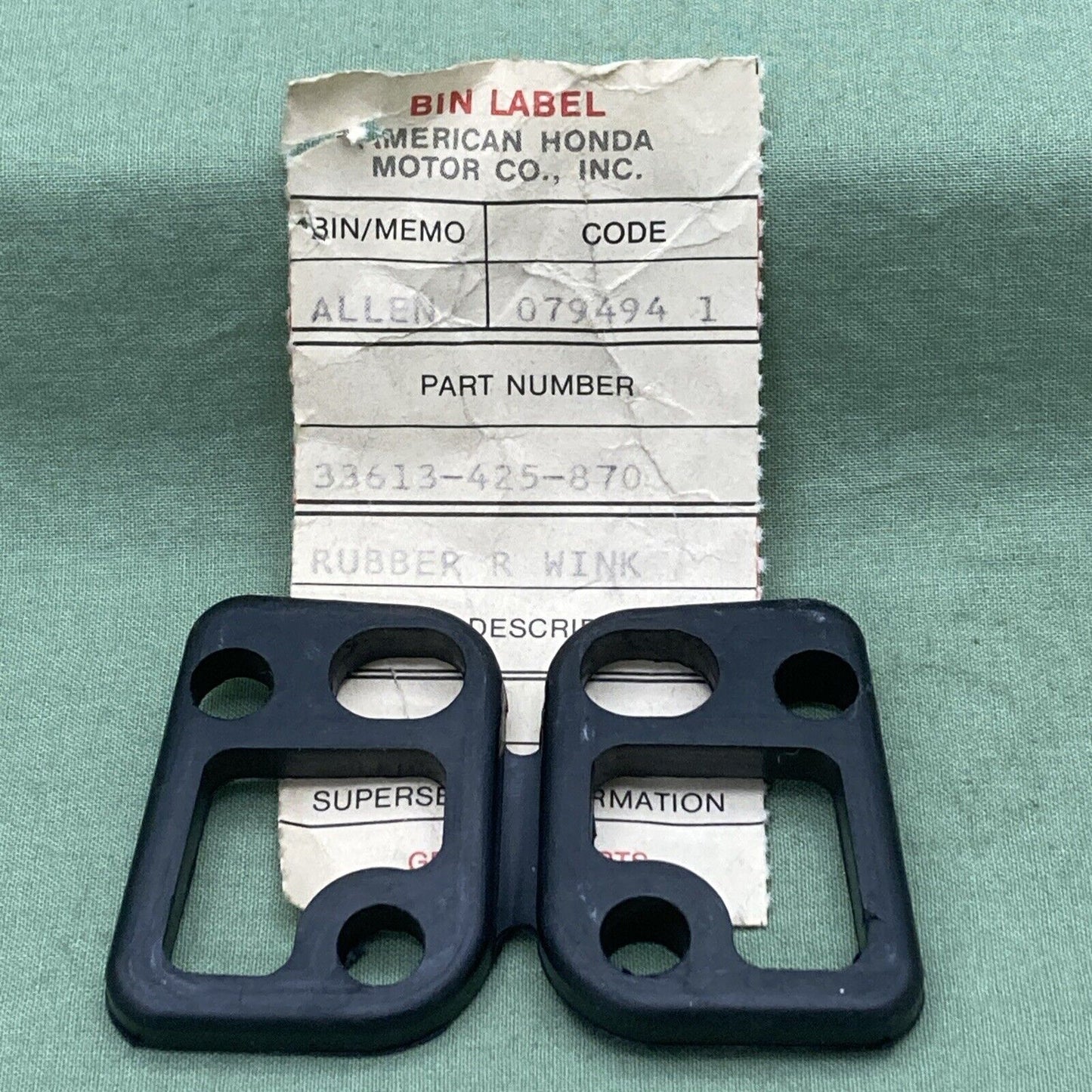 NEW GENUINE HONDA 33613-425-870 RUBBER, RR. TURN SIGNAL MOUNT