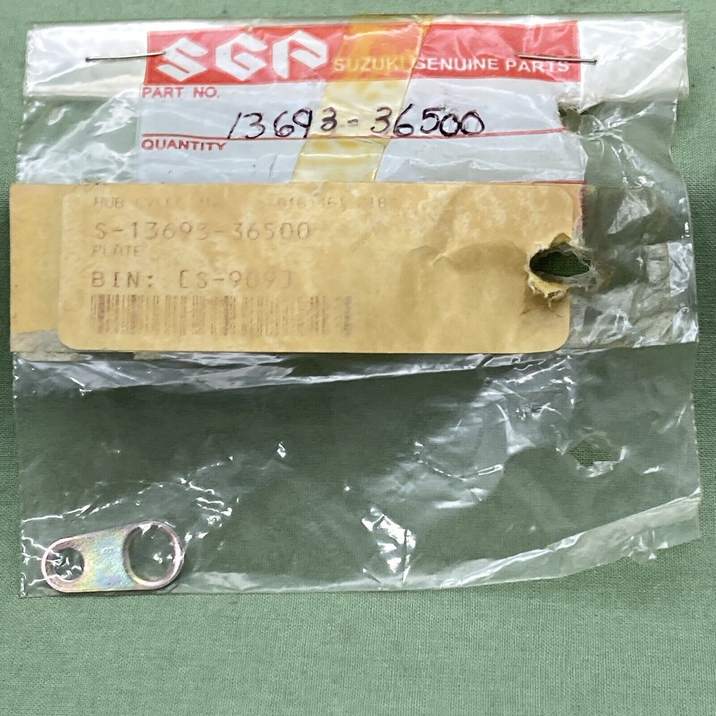 NEW GENUINE SUZUKI 13693-36500 CARBURETOR PLATE