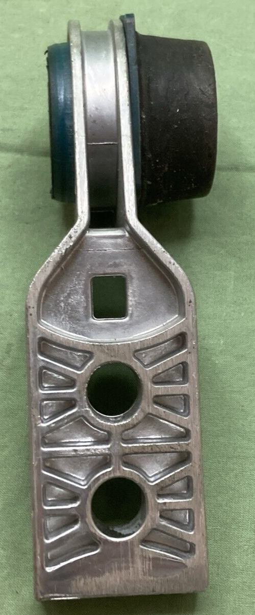 NEW GENUINE MOPAR 68141919AB Exhaust HANGER SUPPORT FITS JEEP