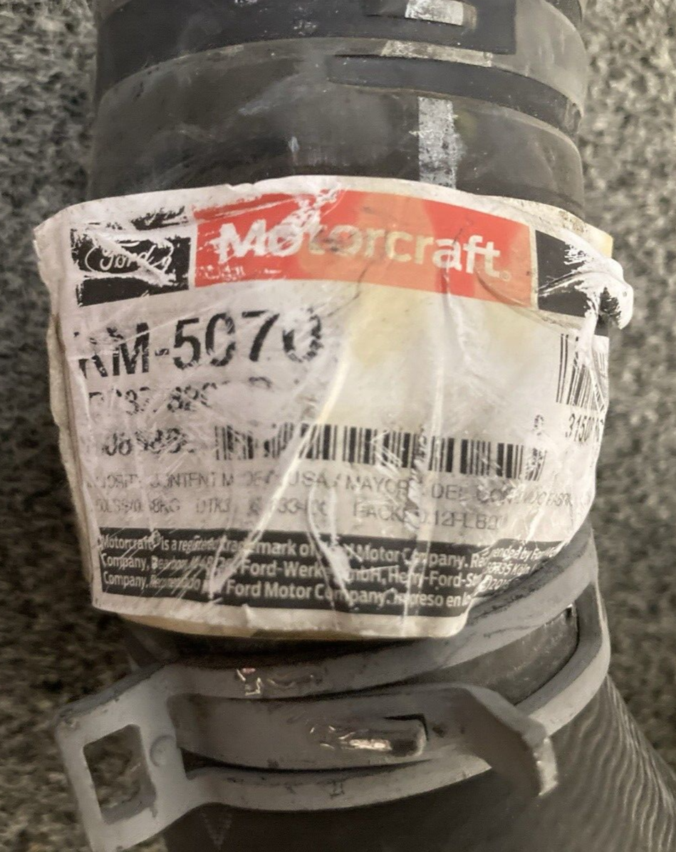 NEW GENUINE MOTORCRAFT KM-5070 HOSE ASSEMBLY RADIATOR COOLANT