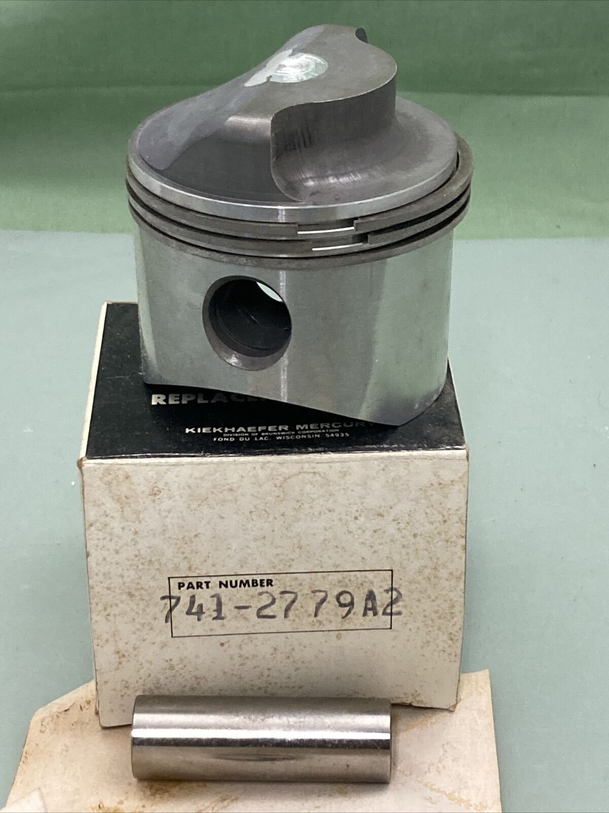NEW GENUINE MERCURY QUICKSILVER 741-2779A2 PISTON AND RING SET