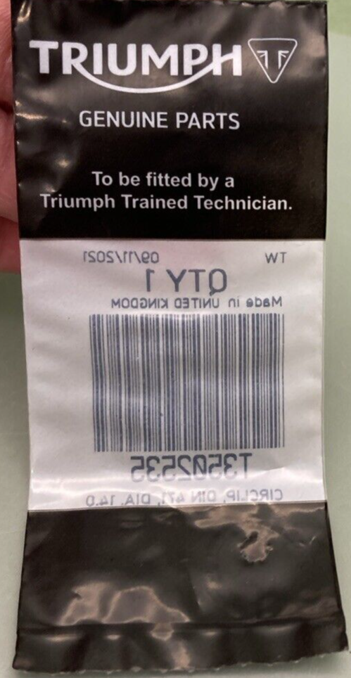 NEW GENUINE TRIUMPH T3502535 Circlip, Din 471, Dia. 14.0