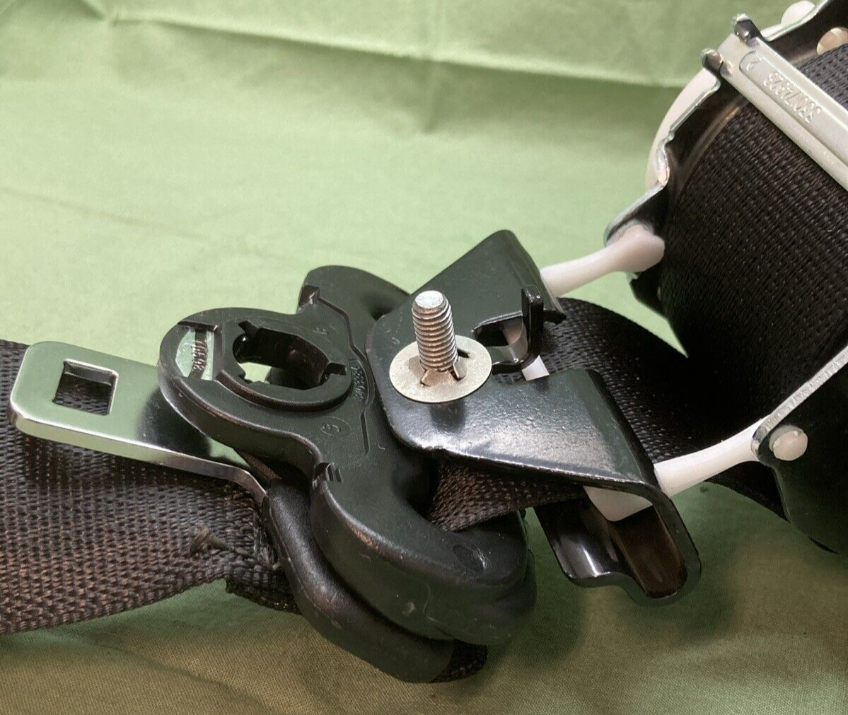 NEW GENUINE MOPAR ZV69DX9AJ Front Left Outer Seat Belt Retractor