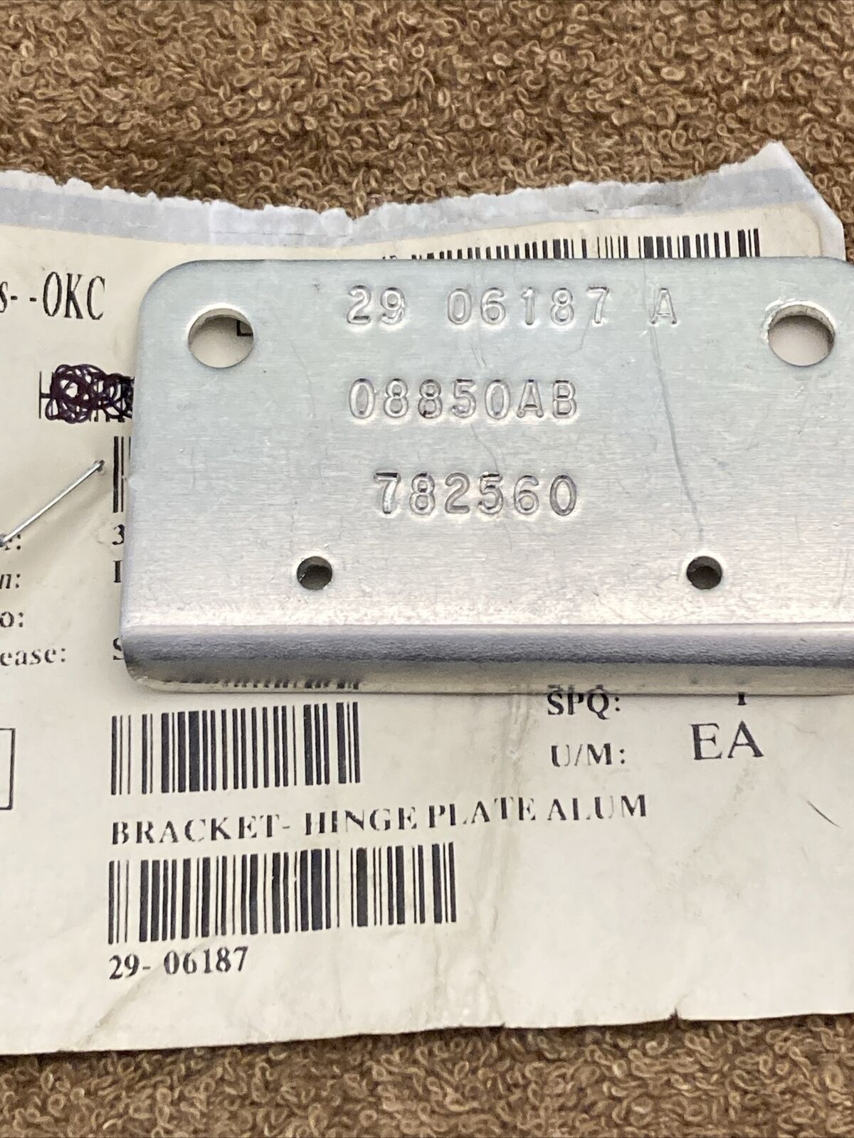 NEW GENUINE PACCAR 29-06187 HINGE PLATE BRACKET FOR PETERBILT