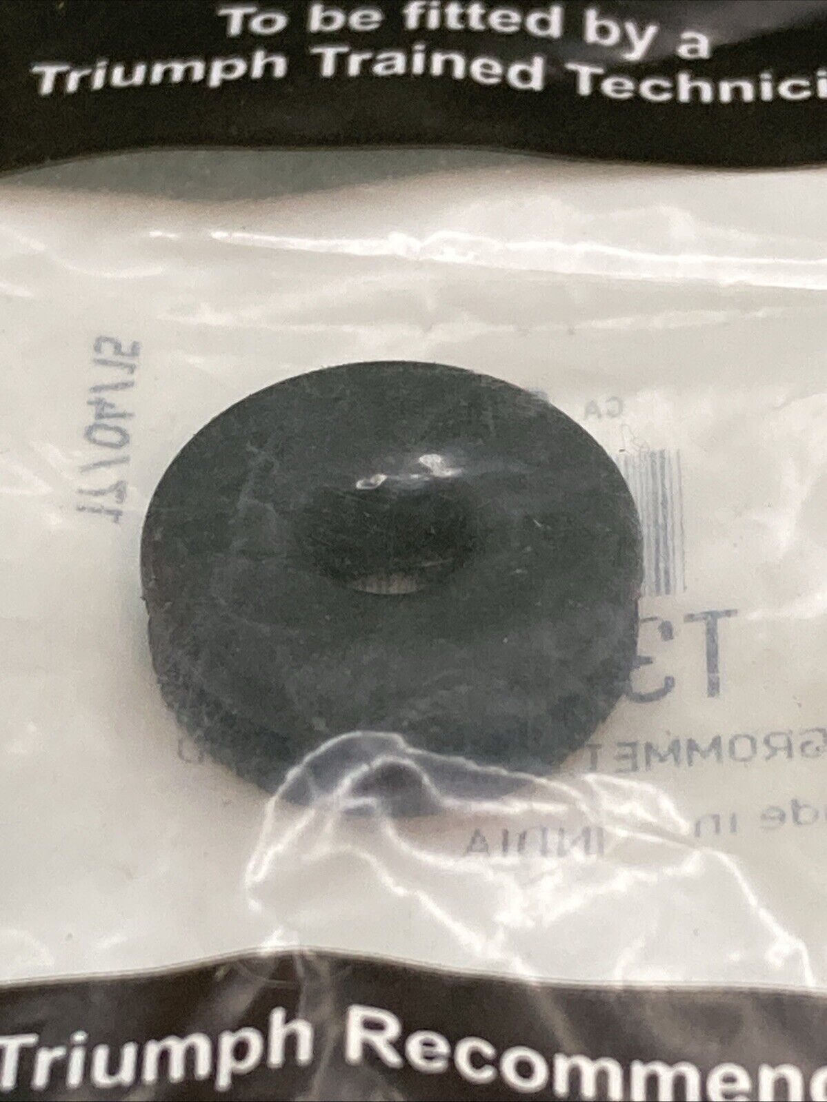 NEW GENUINE TRIUMPH T3020003 Grommet, Dia 20X3X6.2 Id
