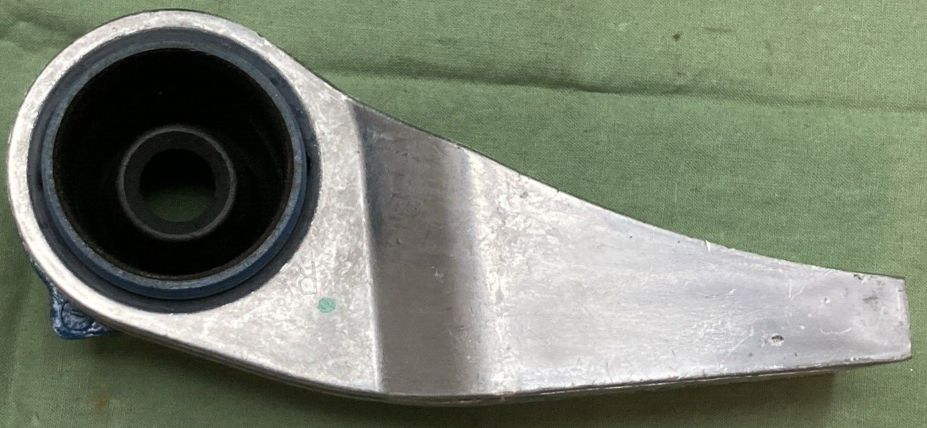 NEW GENUINE MOPAR 68141918AB Exhaust HANGER SUPPORT FITS JEEP