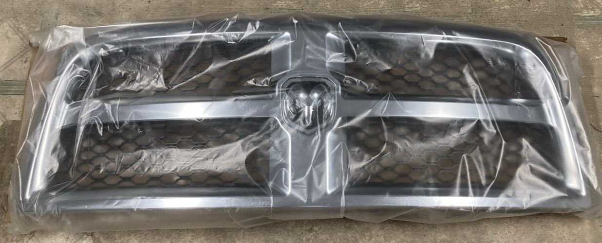 NEW GENUINE MOPAR 68149139AA RADIATOR GRILLE FITS RAM CHROME HONEYCHOMB