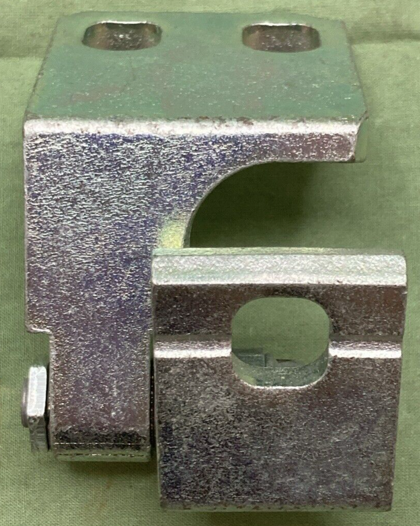 NEW GENUINE MOPAR 68140736AB Door Lower Hinge Right FITS JEEP