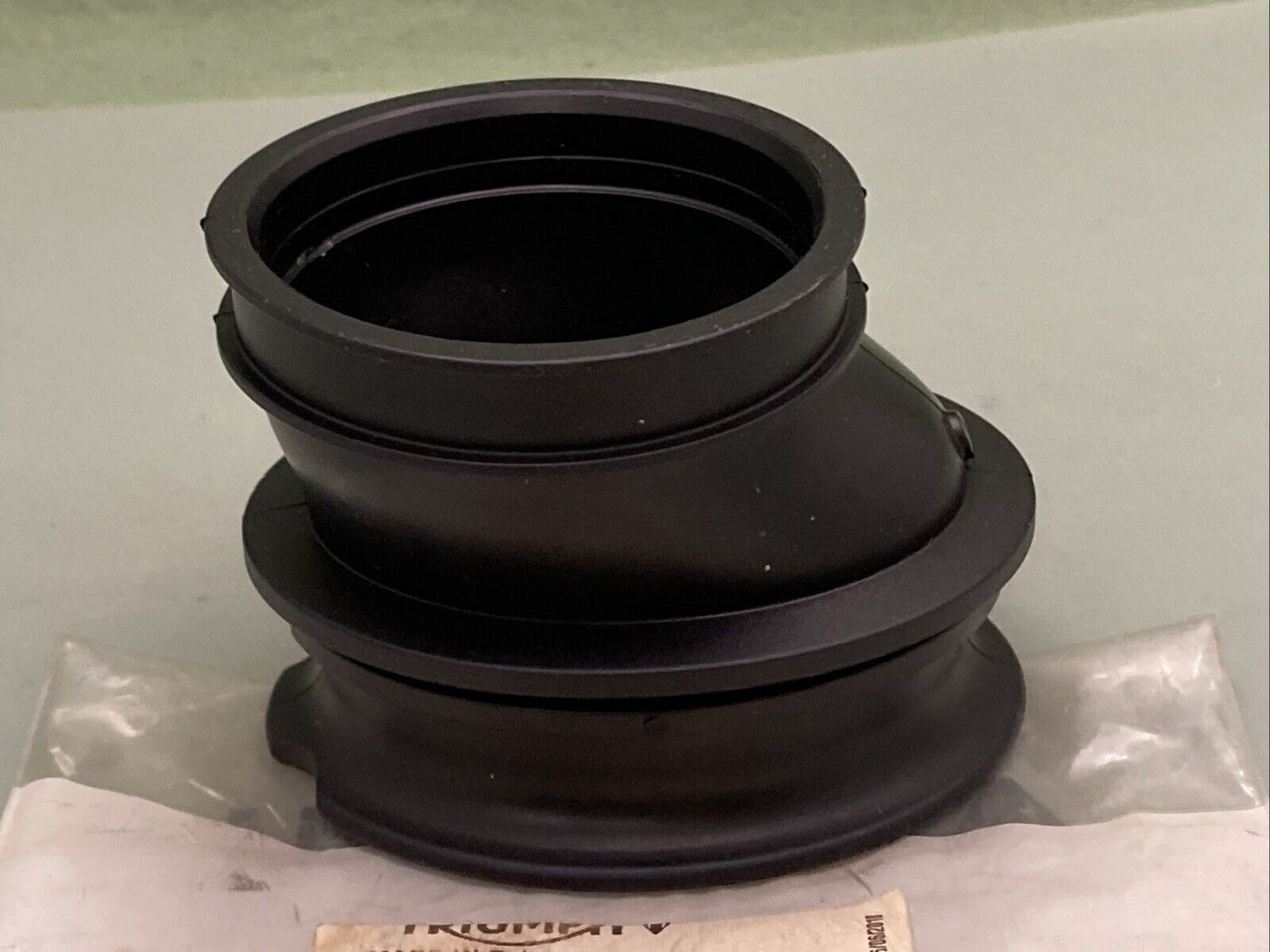 NEW GENUINE TRIUMPH T2208977 Inlet Runner
