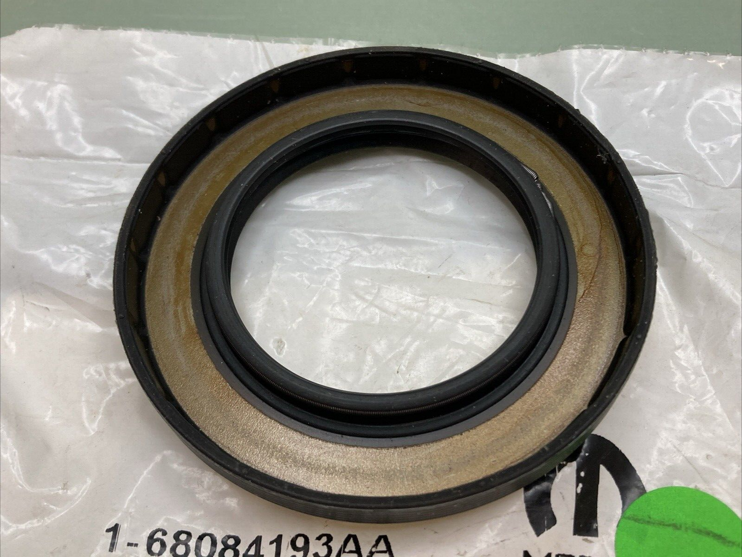 NEW GENUINE MOPAR 68084193AA Seal-Output