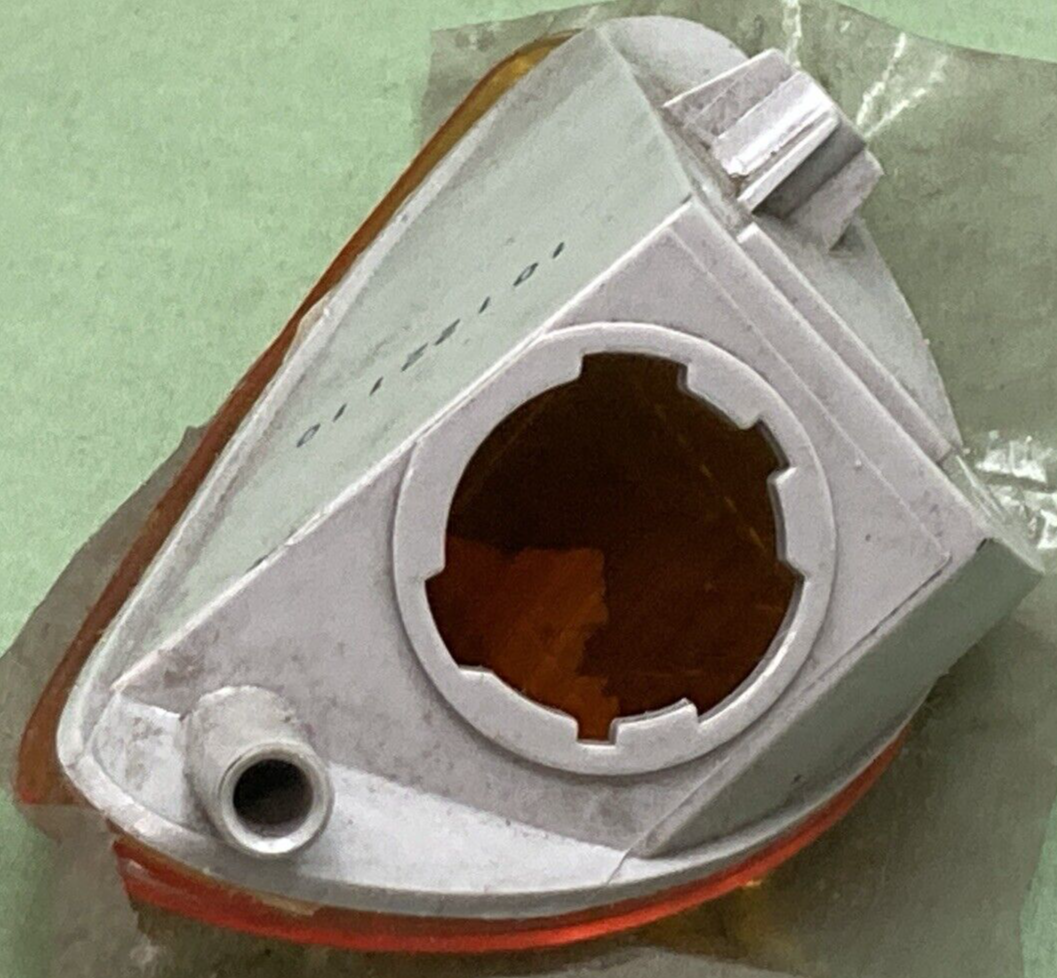 NEW INTERNATIONAL 3561965C1 TURN SIGNAL LIGHT HOUSING AMBER