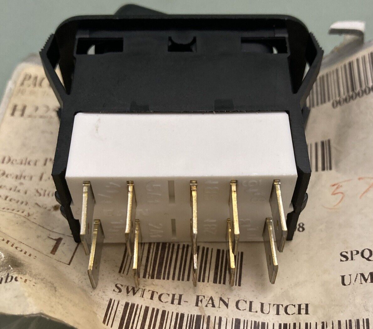 NEW GENUINE PACCAR 16-074187C8EEF2H11 ENGINE FAN SWITCH