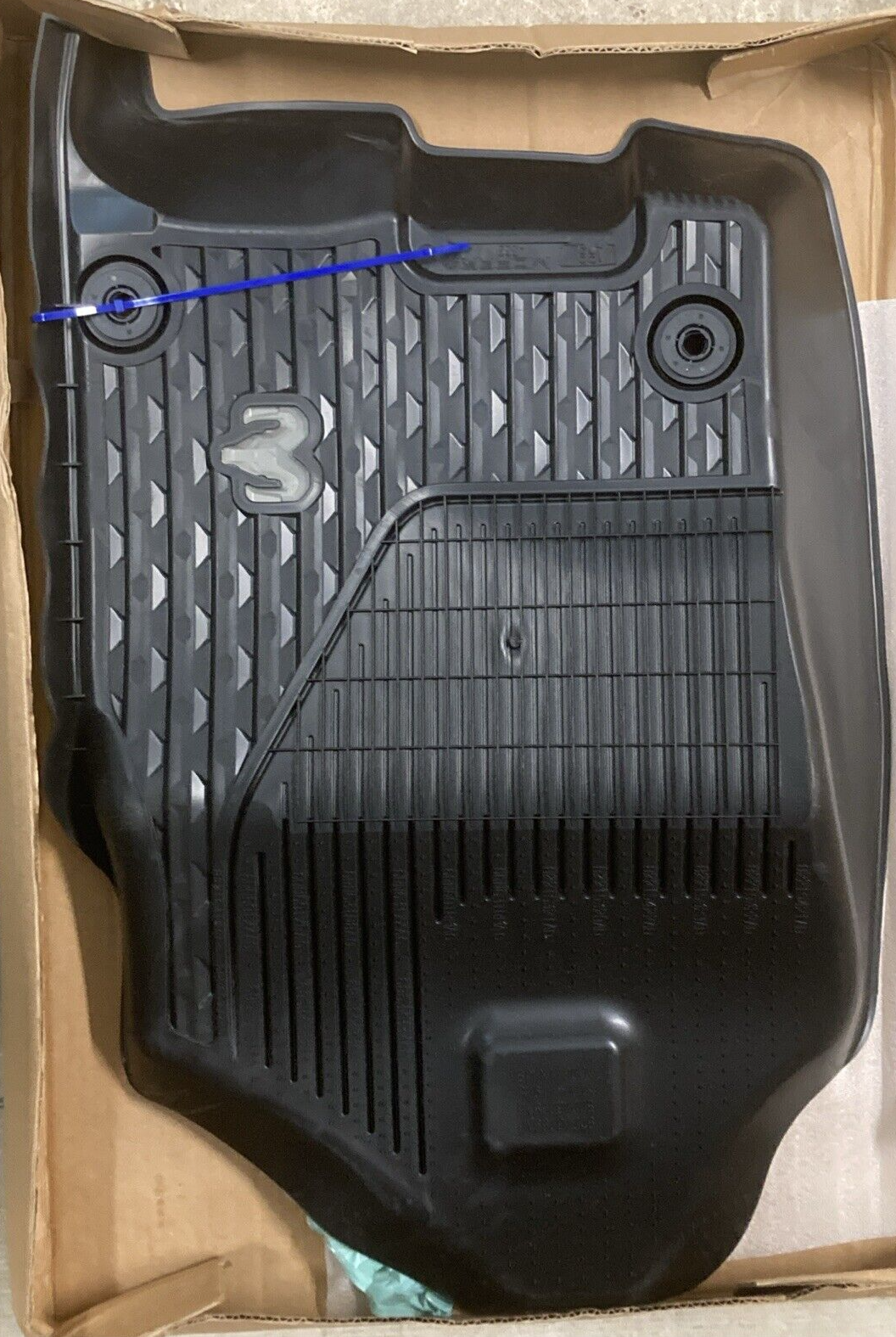 NEW GENUINE MOPAR 82216269AB FLOOR MAT ALL WEATHER BLACK LEFT FRONT FITS RAM