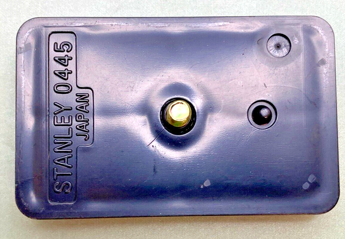 NEW GENUINE HONDA 33742-MB2-672 REFLECTOR SUPERSEDE 33742-MB2-671