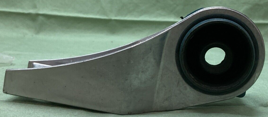 NEW GENUINE MOPAR 68141919AB Exhaust HANGER SUPPORT FITS JEEP