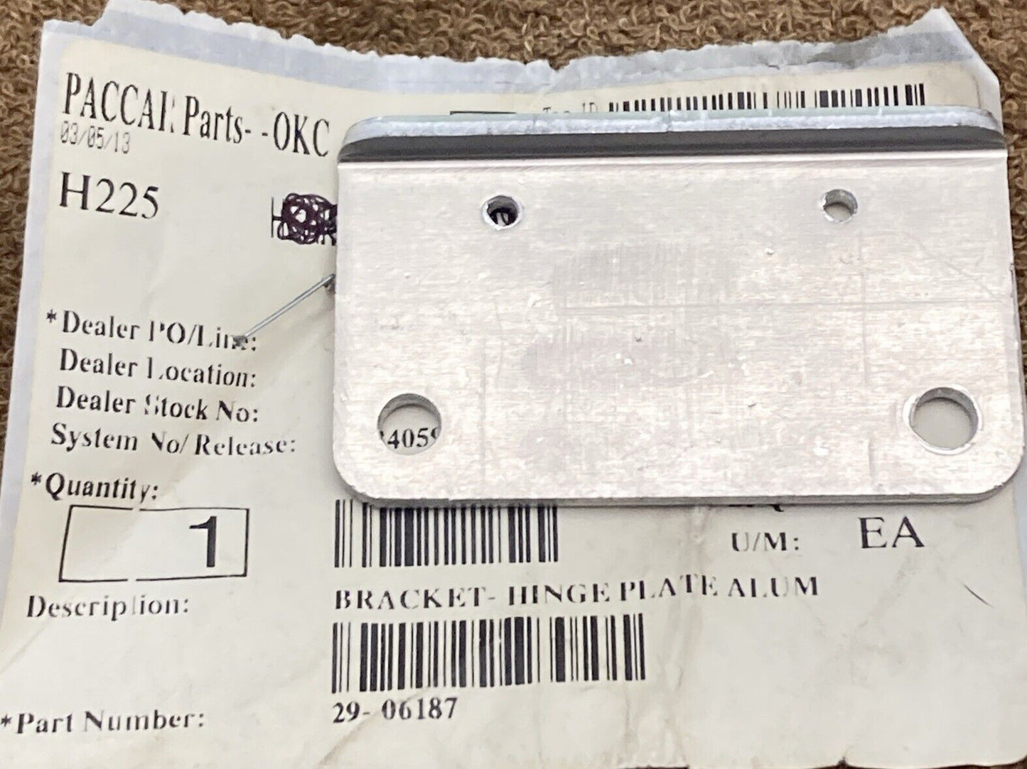 NEW GENUINE PACCAR 29-06187 HINGE PLATE BRACKET FOR PETERBILT