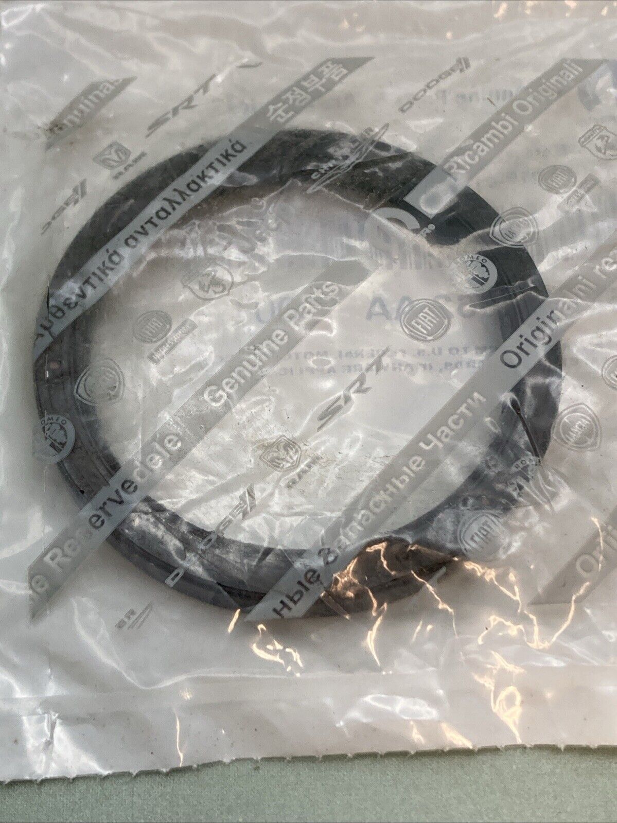 NEW GENUINE MOPAR 68252662AA Seal-Output