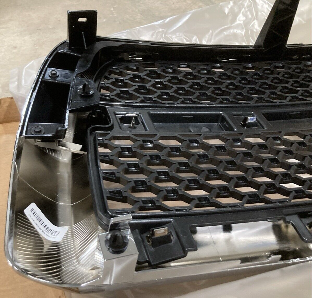 NEW GENUINE MOPAR 68149139AA RADIATOR GRILLE FITS RAM CHROME HONEYCHOMB
