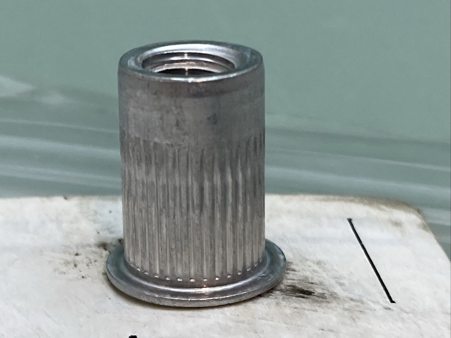 NEW GENUINE FASTENAL 0125637 1/4-20 .027-.165 Large Flange Ribbed Nutsert Alumin